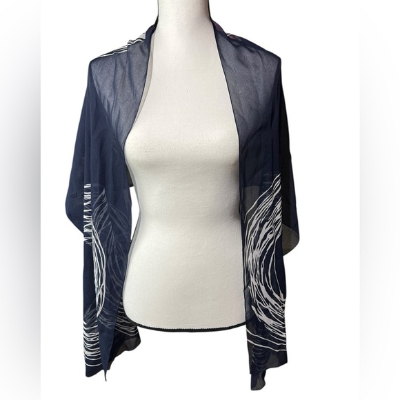 Navy and White Patterned Scarf, approx. 17” x 68” - Picture 6 of 12